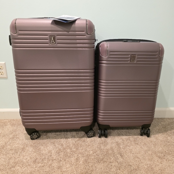 TravelPro Roundtrip Luggage Set NWT - Picture 1 of 7